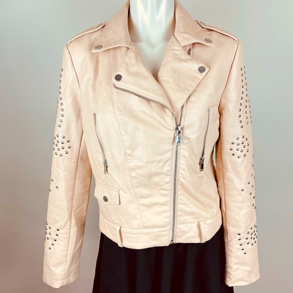 Forever 21 Jackets & Blazers - FOREVER 21 Jacket faux LEATHER studded arms Creamy Pink Asymmetrical Zip front M